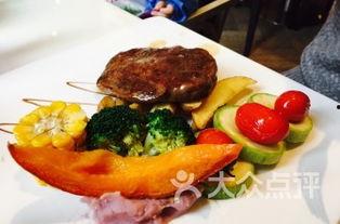 塔山公园吃瓜,畅享清凉时光