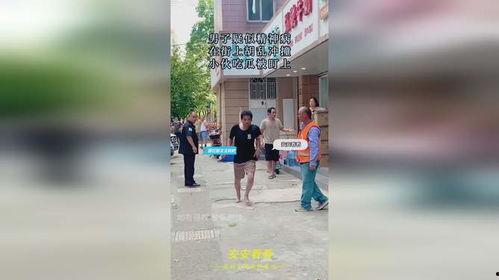 小伙吃瓜被撞视频